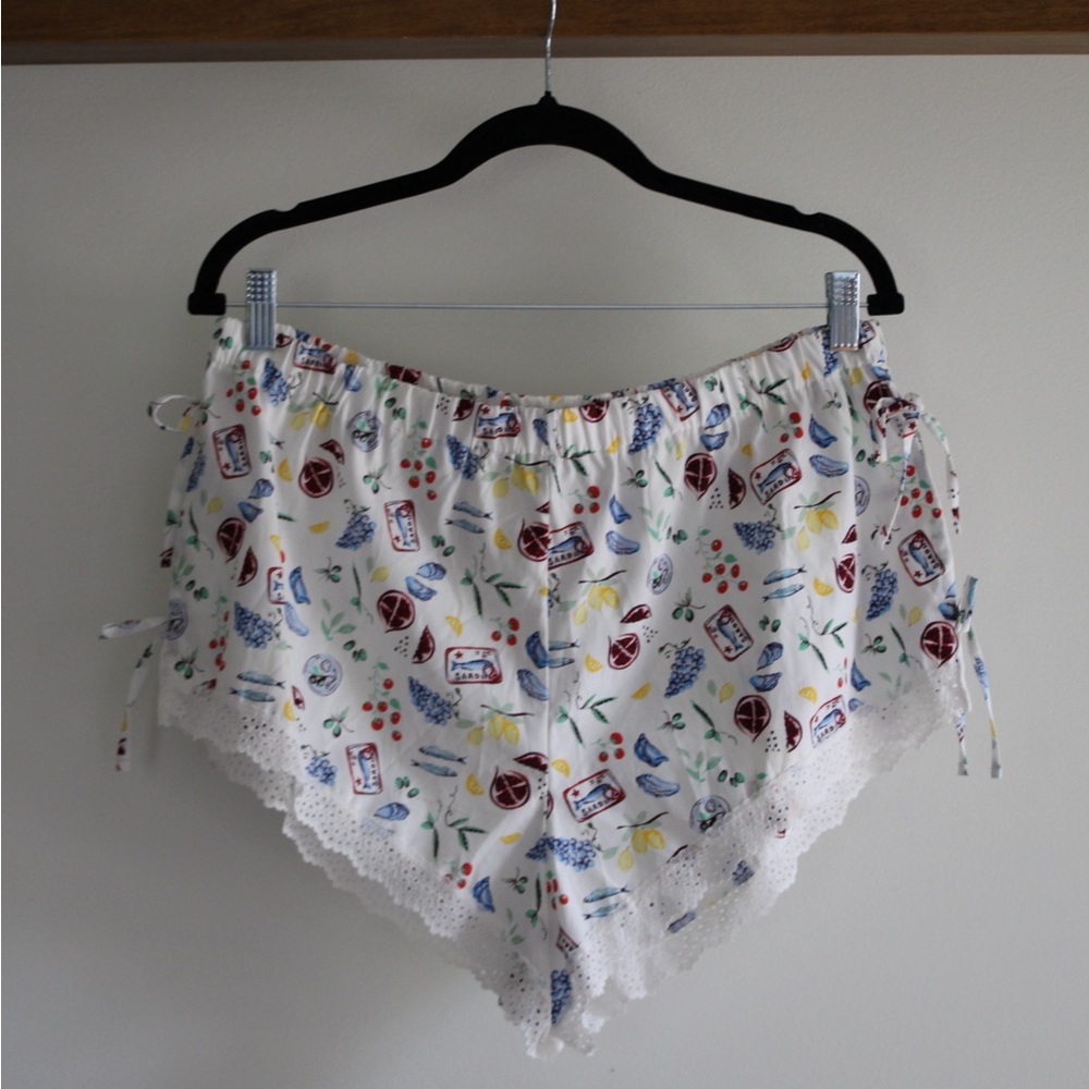 NWT Women's Printed Lace Trim Shorts